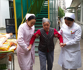 津门中医院重阳节走进养老院