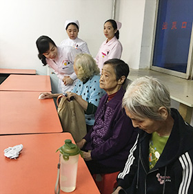 津门中医院重阳节走进养老院
